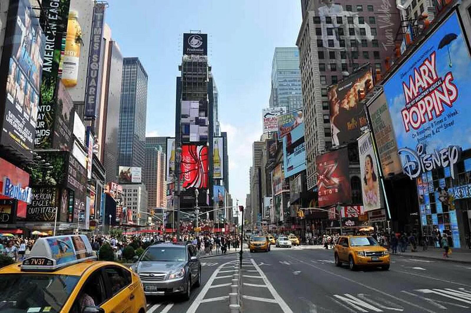 When go to new york. Манхэттен Таймс сквер площадь США. Город Нью-Йорк Таймс сквер. Нью-Йорк улица Таймс сквер. Тайм сквер в Нью-Йорке фото.