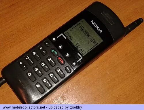 Телефон 1995 года. Моторола 1995. Nokia 880. Nokia 1995. Телефон Моторола 1995.