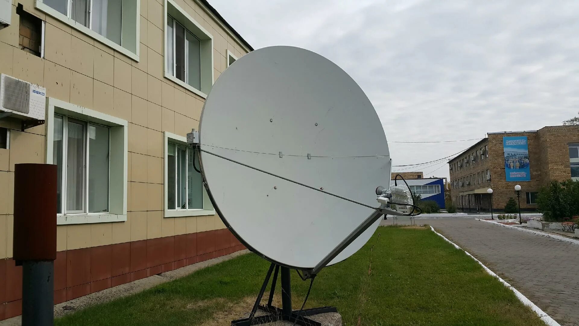 Земная станция связи. Станции спутниковой связи р-448 "Аурига". Земная спутниковая станция связи ЗССС. VSAT станция спутниковой связи 1.20. Спутниковая станция р-441 лм.