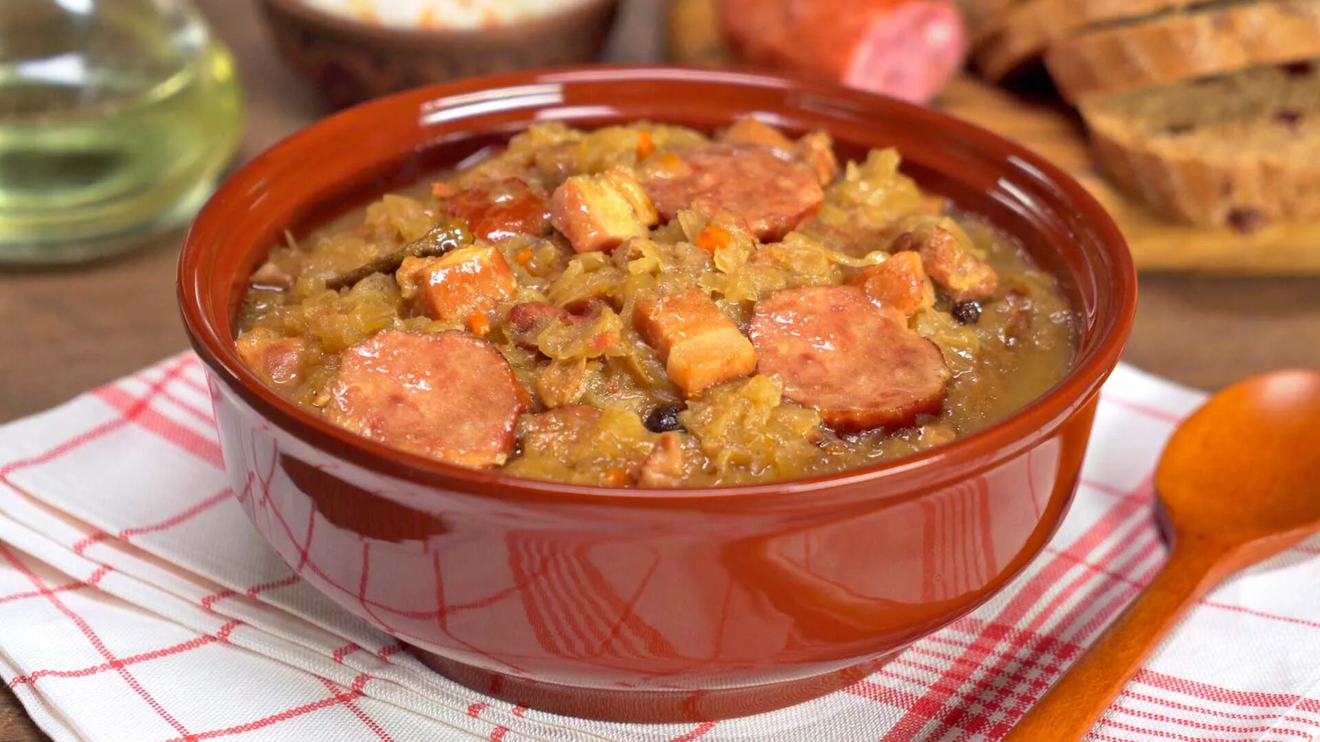Готовим бигус из свежей капусты с мясом. Бигос бигус. польский бигус. польское блюдо бигос. бигус литовский.