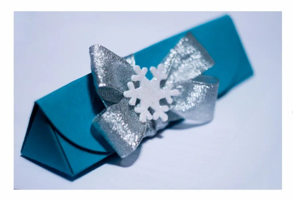 Кулек из крафтовой бумаги. Красиво упаковать ручку в подарок. Как упаковать ручку. Как упаковать ручку. Упаковка ручки в подарок.