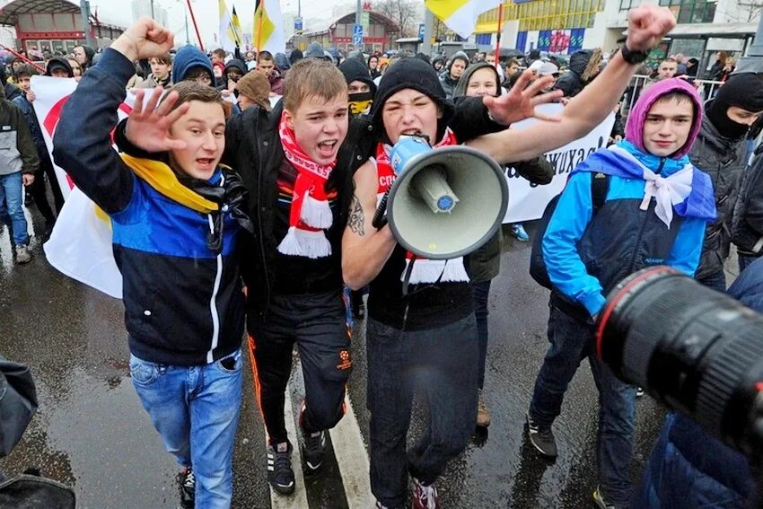 Экологическая организация провела несанкционированный митинг. Дети на митинге. Школьники на митинге. Митинг подростков. Школьники на митинге Навального.