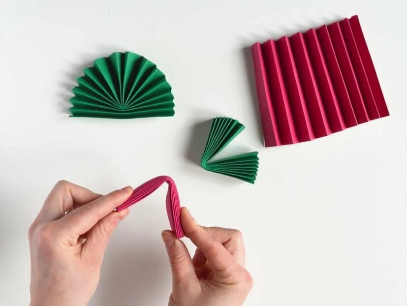 Бумага гармошкой. Гармошка из бумаги. Бумага гармошкой. Гирлянда из гармошки. Складывание бумажной детали гармошкой.