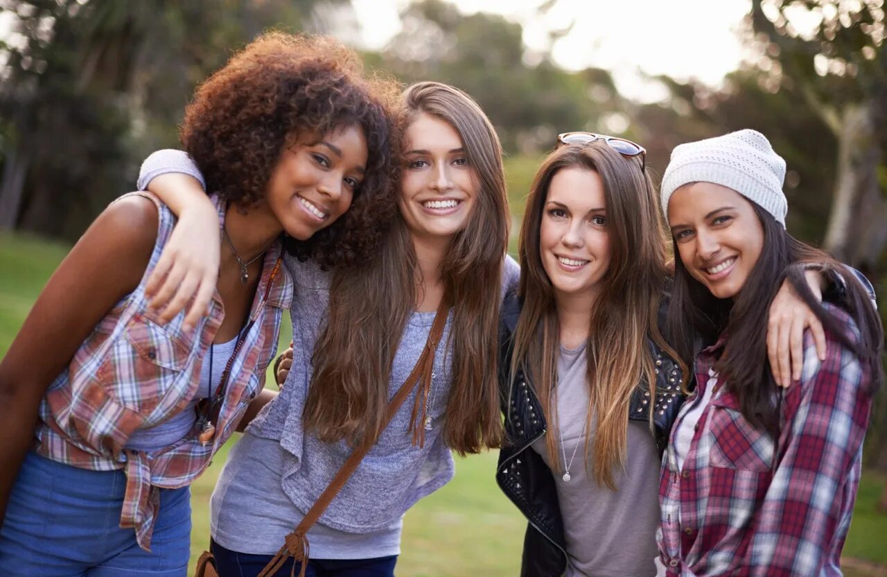 Hang friends. Шоу друзья. Hang friends. Hang around with friends. Hang out with friends.