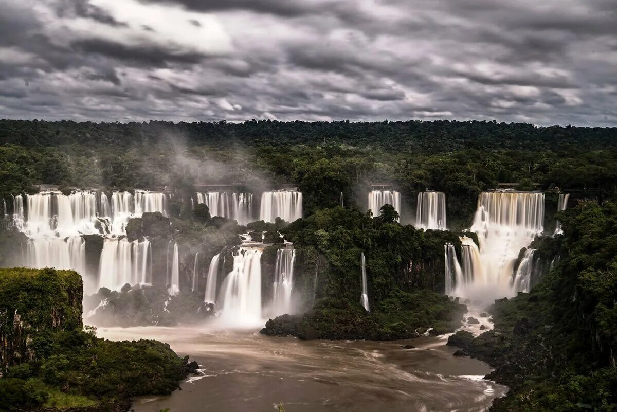 Водопады Игуасу (Iguazu Falls). Игуасу (национальный парк, Аргентина). Игуасу, Аргентина / Игуасу, Бразилия. Водопад Игуасу, граница Бразилия–Аргентина. Комплекс водопадов на границе бразилии аргентины