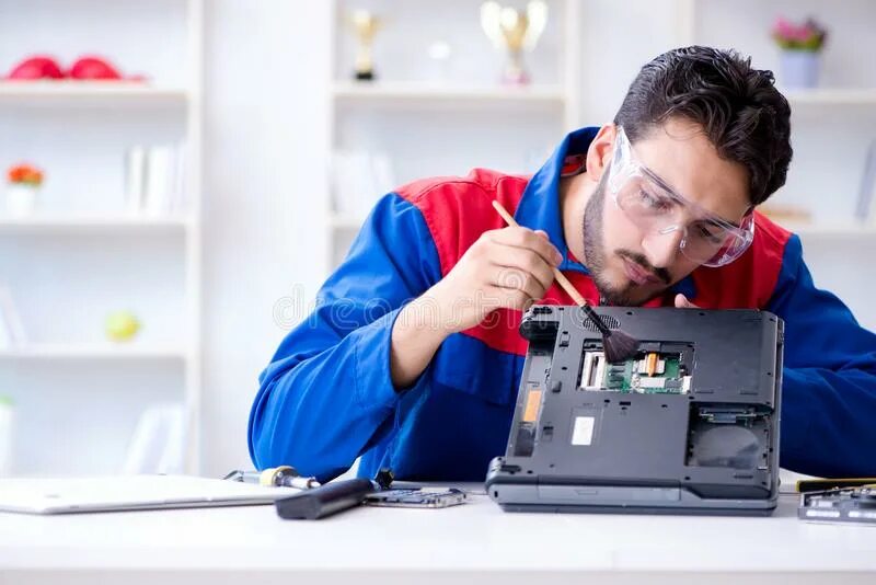 Computer troubleshooting. Женщины ремонтники оргтехники. technical works фото. computer troubleshooting services.
