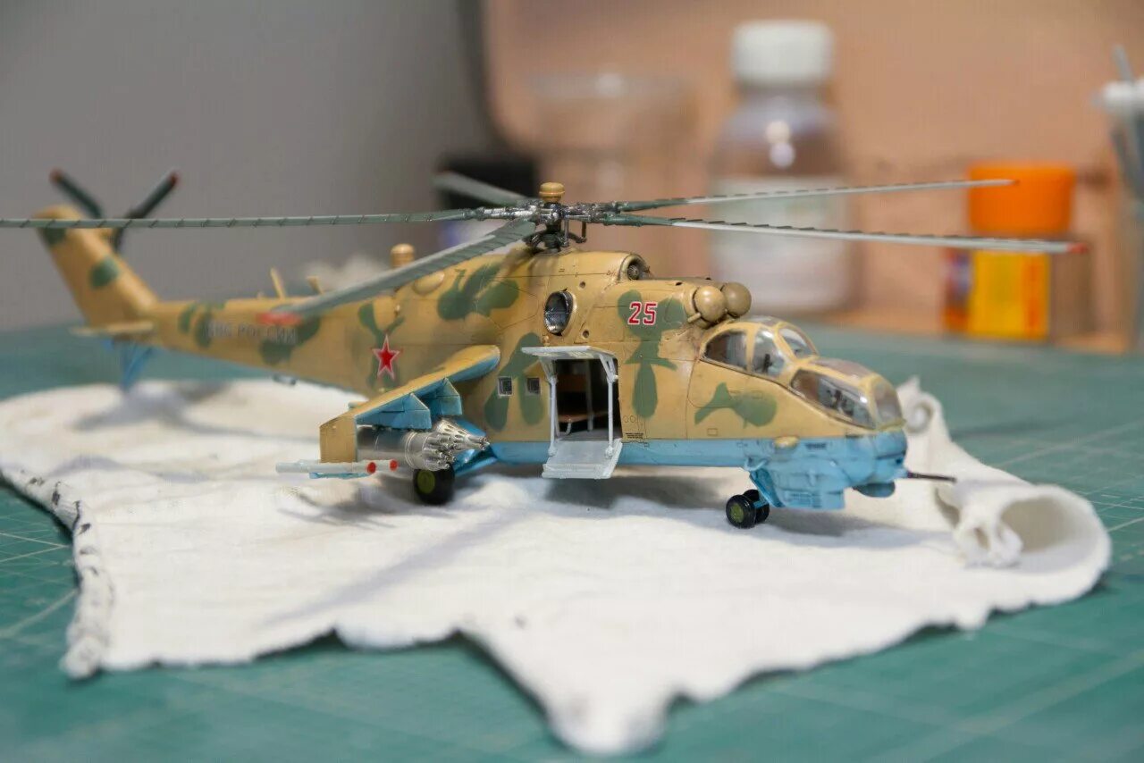 Модель вертолёта ми-24. Ми-24 вертолёт звезда. Ми-24в/ВП крокодил. Ми-24 вертолёт модель звезда.