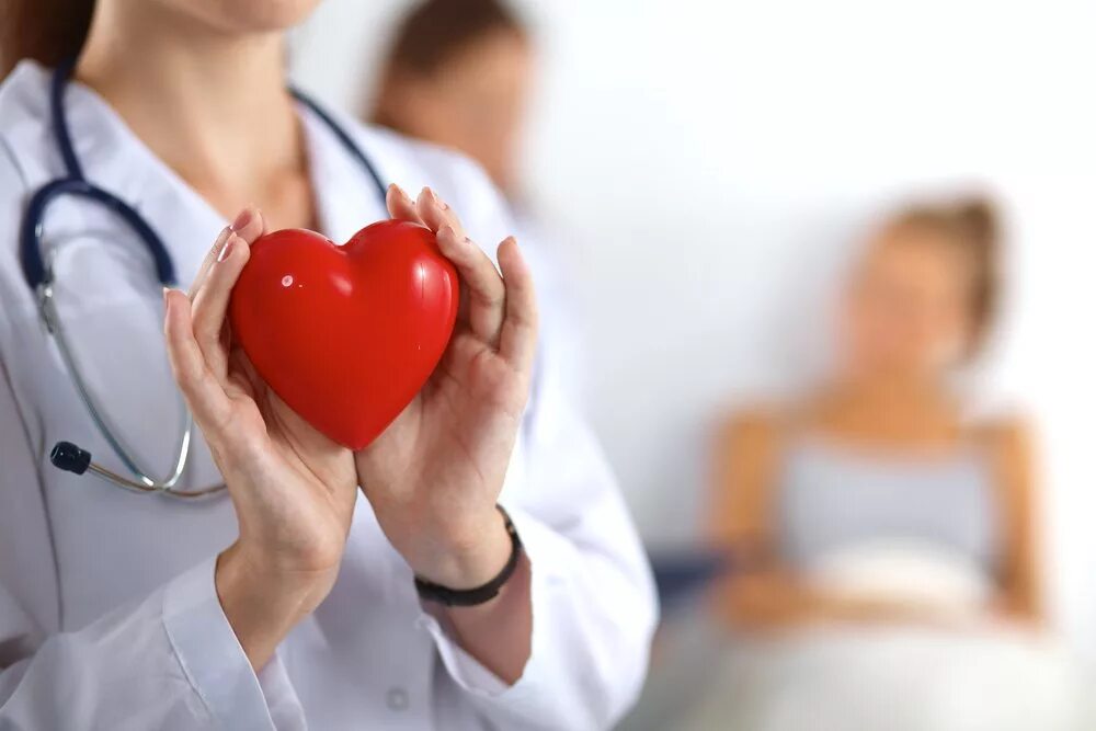 День медцентр. Сердечно-сосудистые заболевания. Медицинское сердце. Врач с сердцем. Сердечно сусудитые забол.