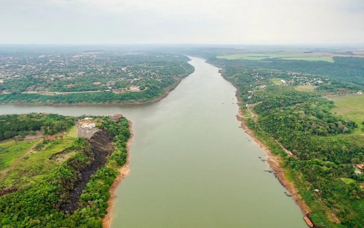 Реки страны бразилия. Парагвай река Парана. Река Парана Бразилия. Река Рио Парагвай. Аргентина река Парана.
