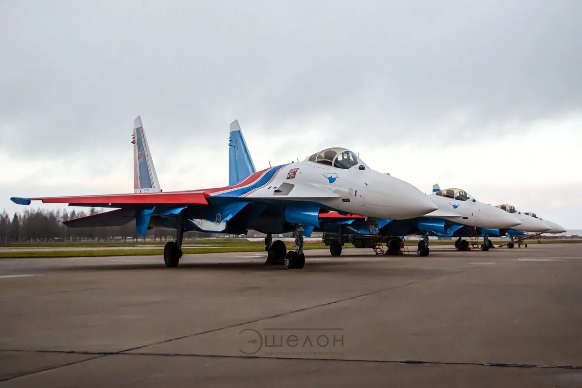 Б х рф. Су-35 русские Витязи фото.