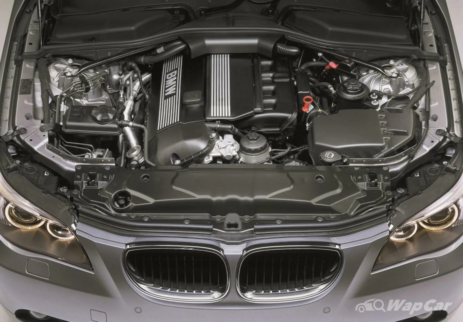 Е60 какие моторы. BMW e60 под капотом. BMW e60 2.2 m54. BMW e60 мотор v10. BMW 520d e60.