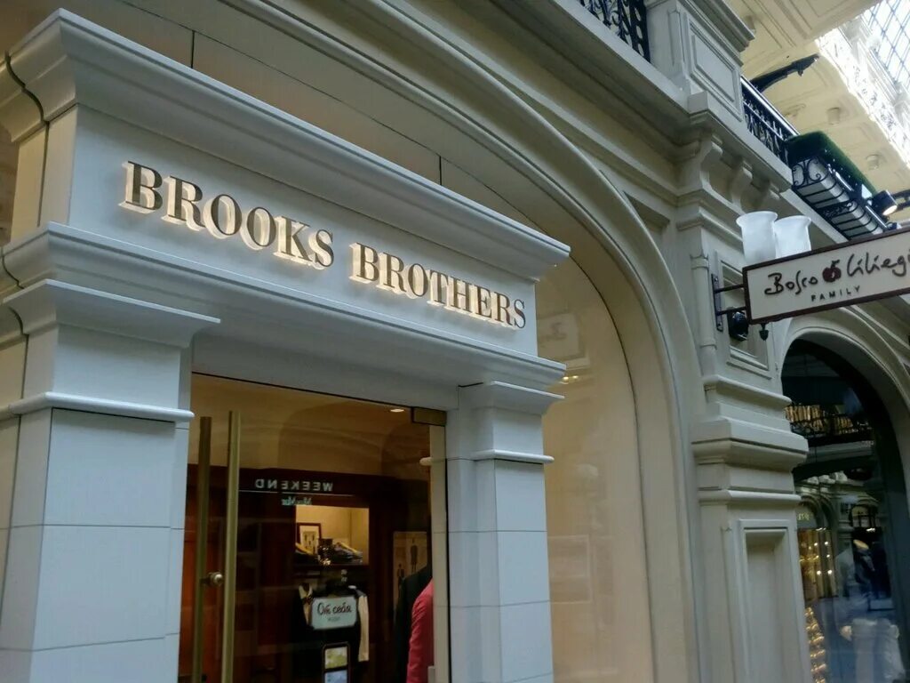 Wb магазин россия. Brooks brothers ГУМ. Брукс братья магазин в Москве в ГУМЕ. Магазин брат. Магазин братья реклама.
