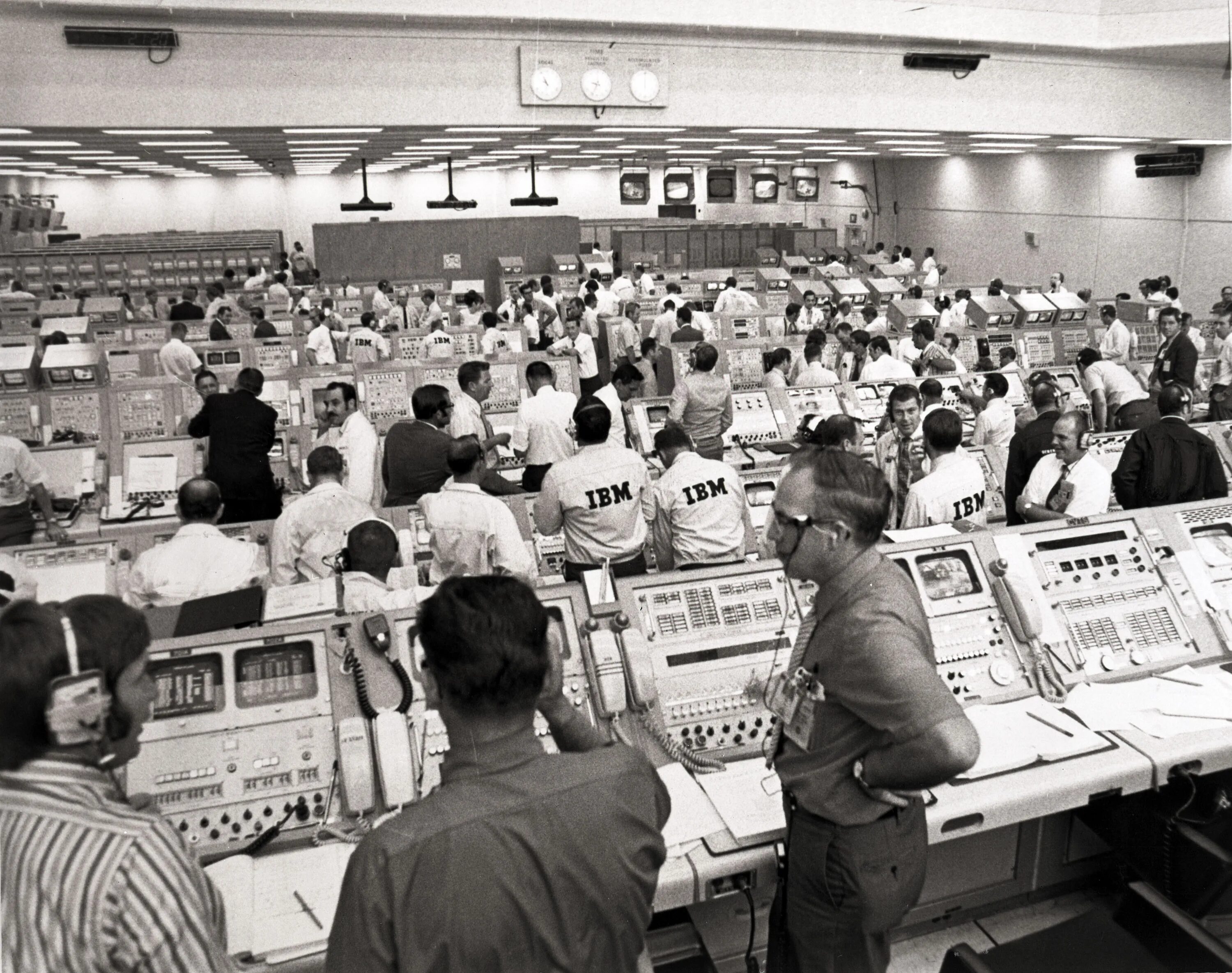 Ibm сша. Ibm 1960. цуп 1960. ibm 1950. ibm 1970.