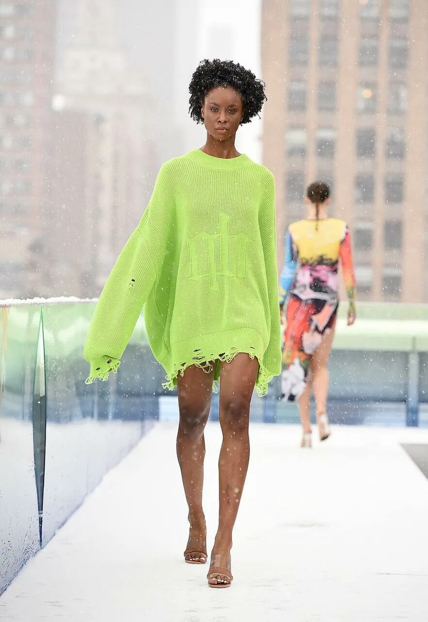 Quick buck. A quick buck одежда. A quick buck модель. Брендом "a quick buck. Термонаклейка quick buck.