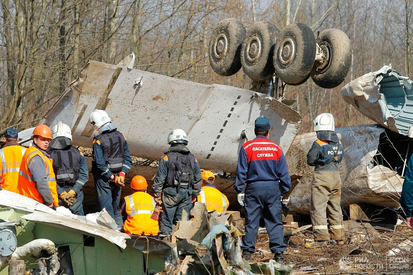 Разбился самолет президента. Катастрофа ту-154 в Смоленске. Катастрофа ту-154 в Смоленске 2010. Катастрофа под Смоленском ту-154. Катастрофа польского ту-154 в Смоленске.