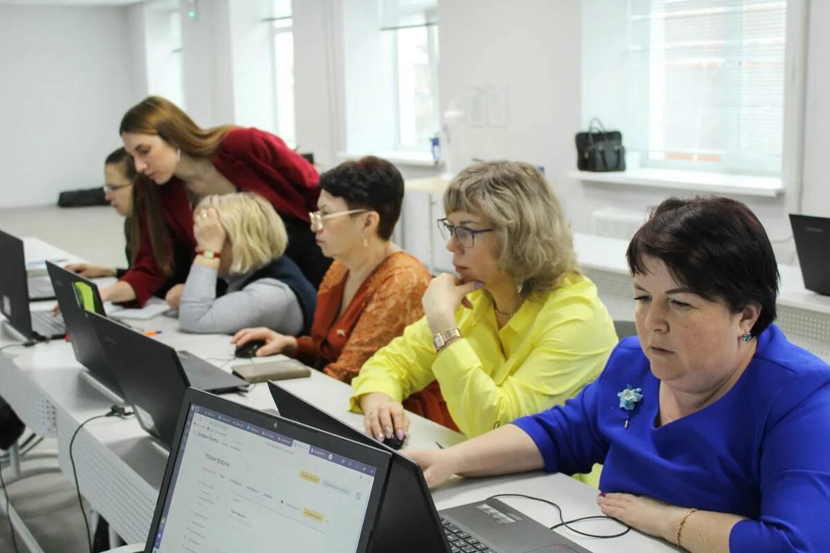 Педагоги делятся опытом. Общение с клиентом. Школа без учителей. Общение с учителем. Педагоги делятся опытом работы.