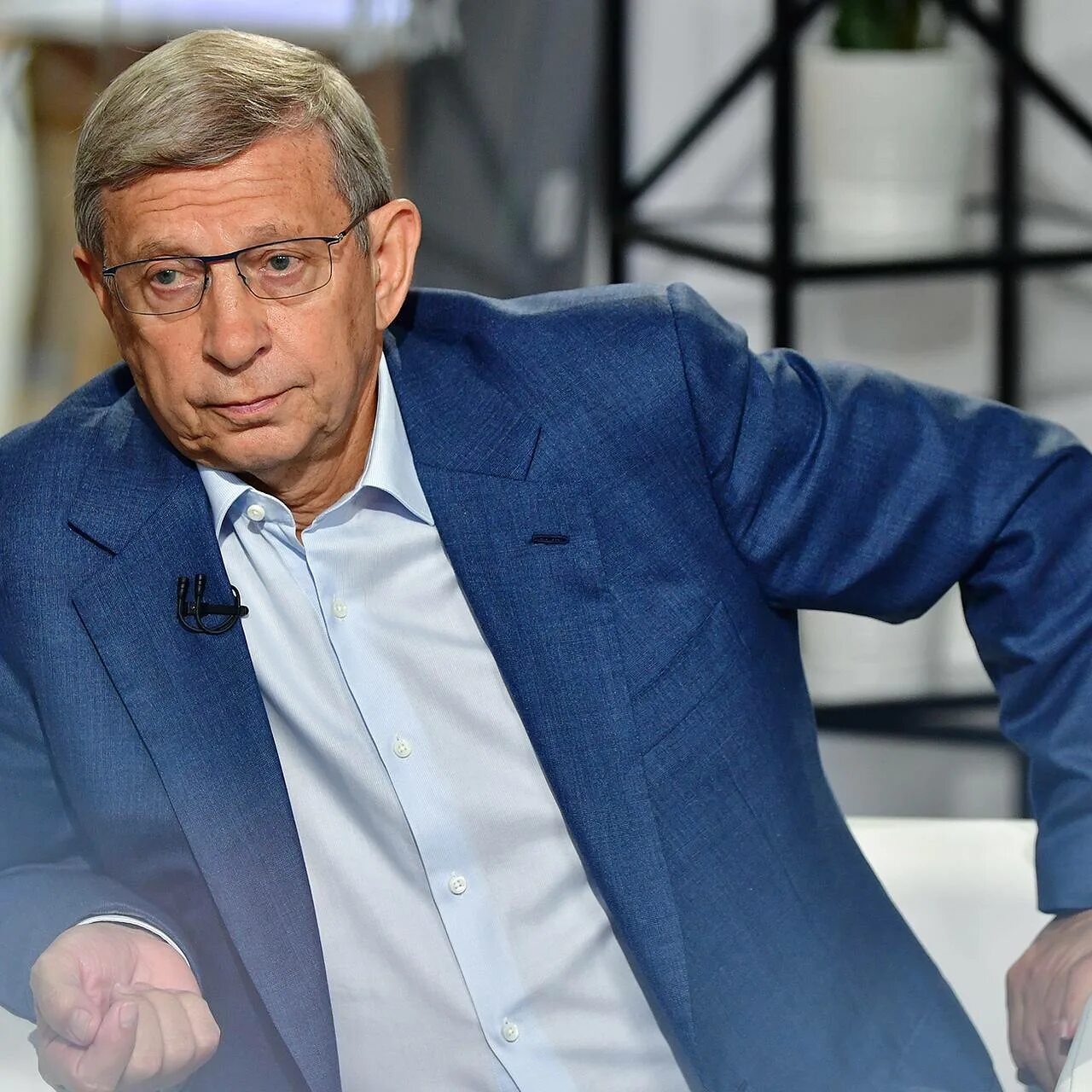 Владимир евтушенков фото Роснефть" и "Система" подписали мировую. Компания Евтушенкова выплатит 100 млрд