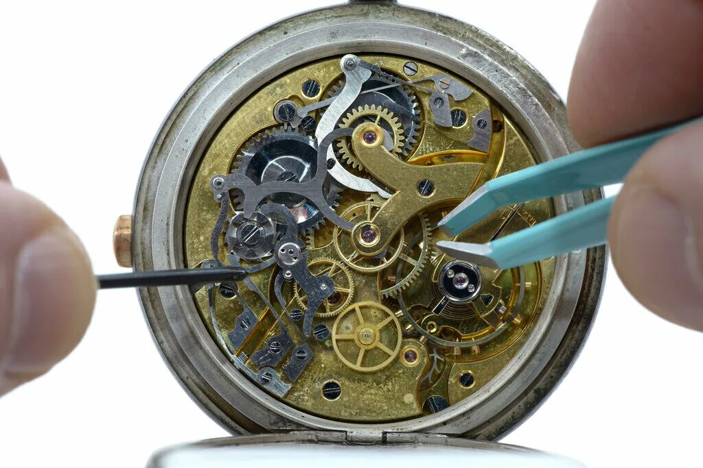 Разрешенные часы для ремонта. Часы для ремонта в многоквартирном доме. Механизм вторичных часов старый. Каско инфографика. Починить какое время.