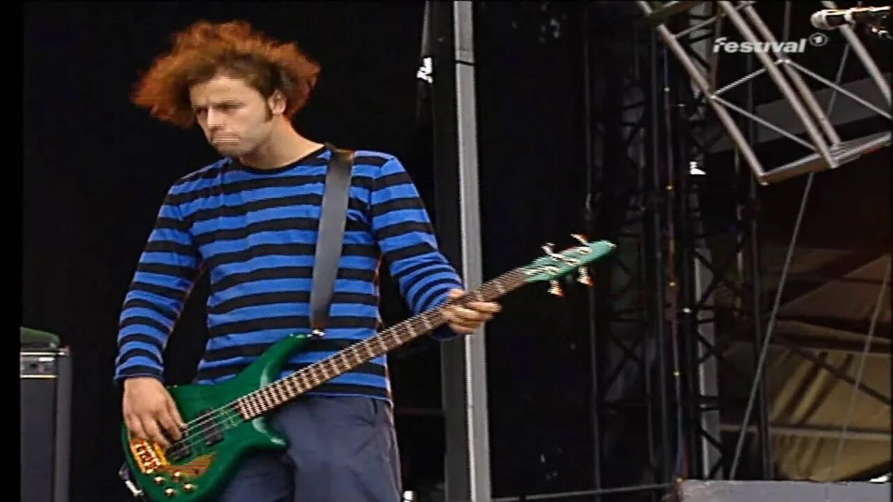 Muse muscle. Басист мьюз. muse glastonbury 2004. sgc nanyo broadway.