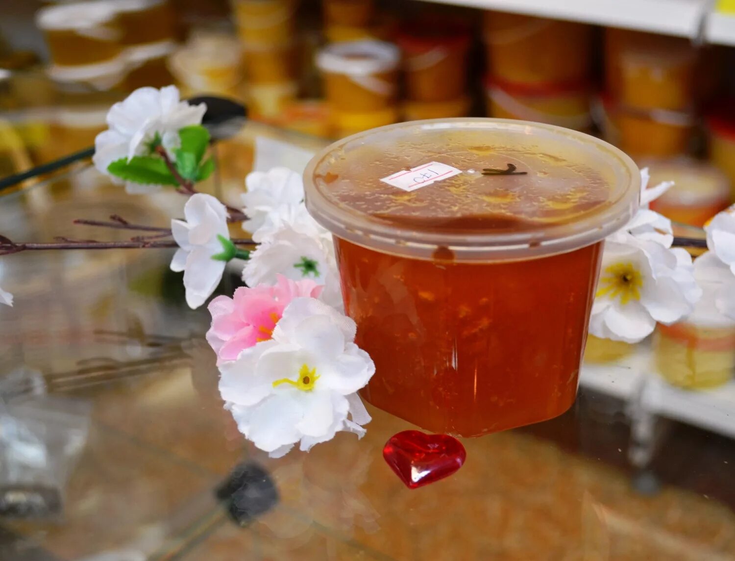 Мёд кориандровый. Мед кориандрово-разнотравный. Кориандровый мед фото. Мед кориандр