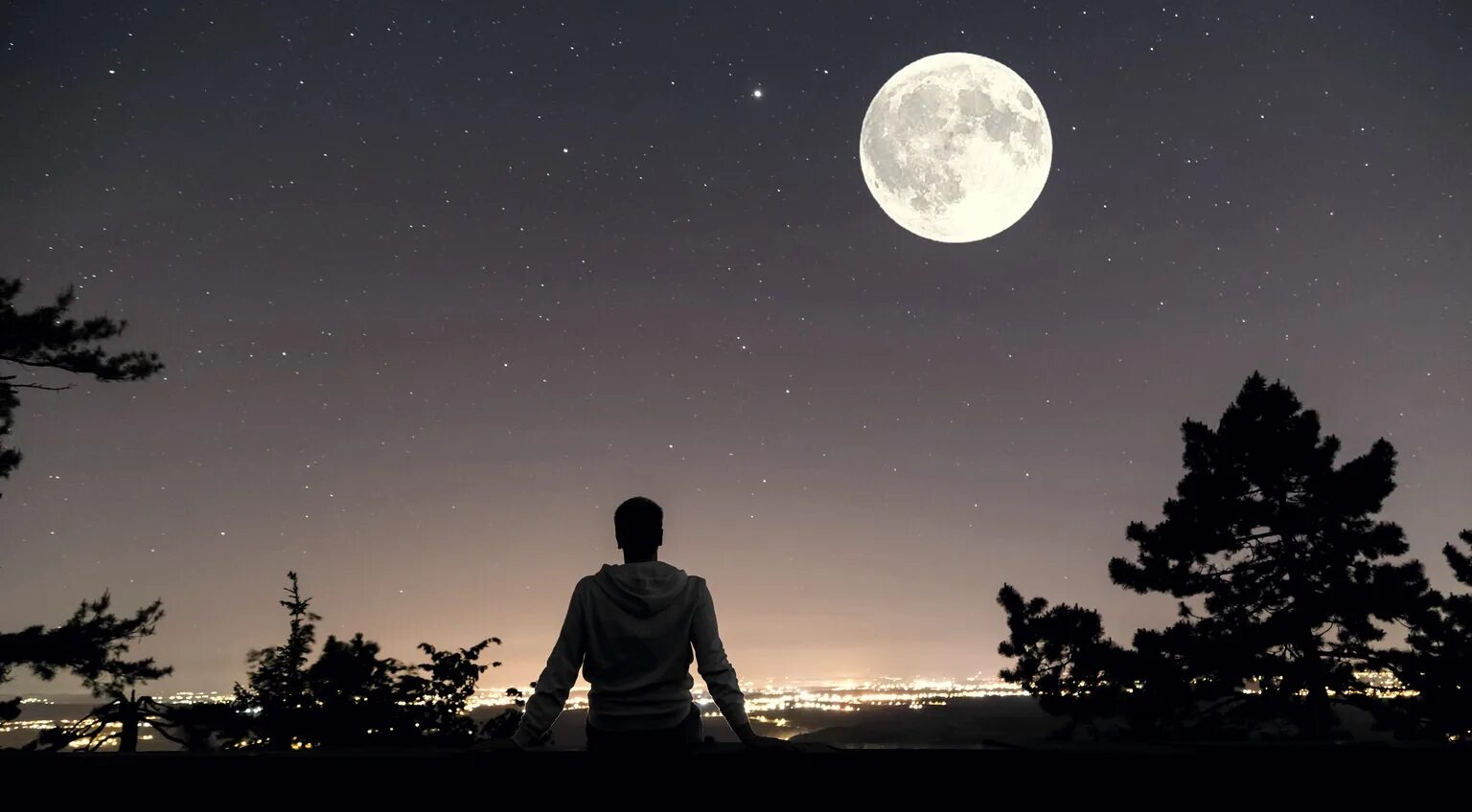 Темною ночью сижу. Девушка в темноте. Темною ночью сижу. Квартира ночью. Девушка в темной комнате.