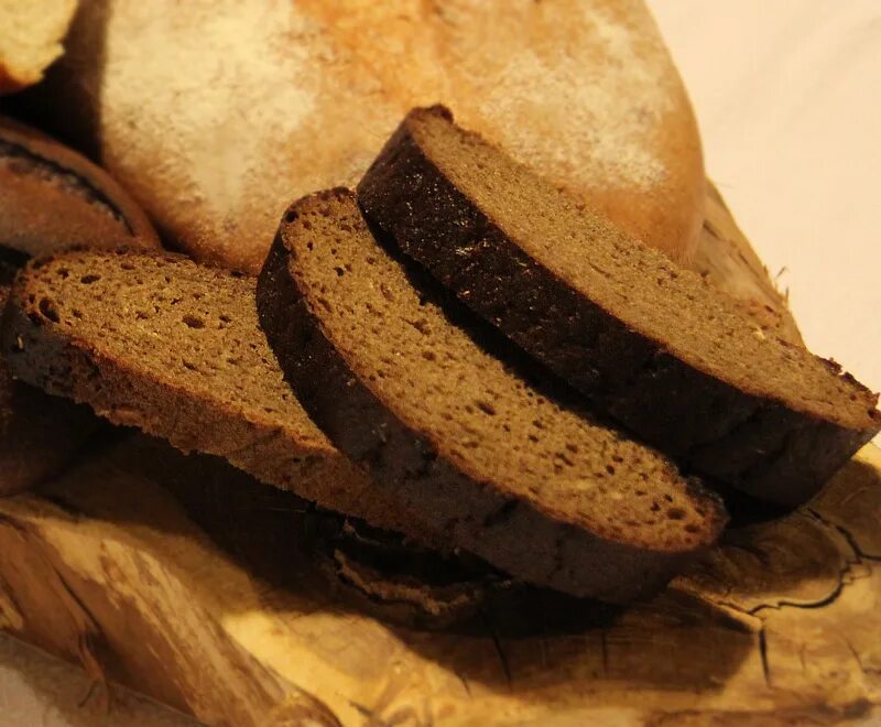 Ржаной хлеб в магазине. Trio Mia ржаной хлеб. Ржаной хлеб производители. Хлеб Виру. Хлеб традиционный ржаной.