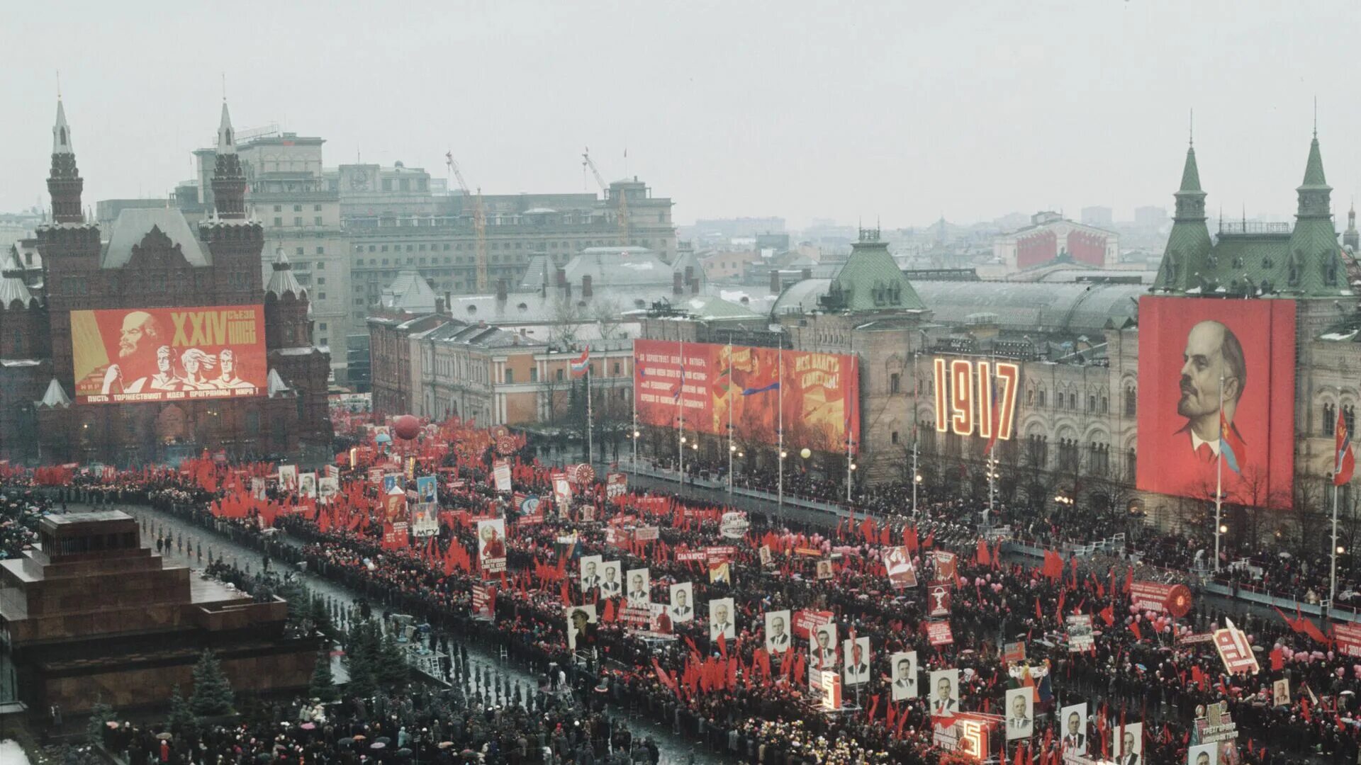 Парад Октябрьской революции СССР. Демонстрация 7 ноября на красной площади. Празднование Октябрьской революции в СССР. Демонстрация 7 ноября в СССР. 7 ноября 2024 года