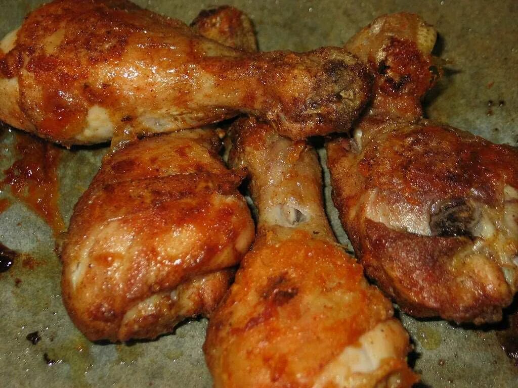 Как приготовить хрустящие куриные ножки в духовке. Голень куриная в духовке с хрустящей корочкой. куриные ножки в духовке с хрустящей корочкой. голени в духовке с хрустящей корочкой. куриные ножки с корочкой.