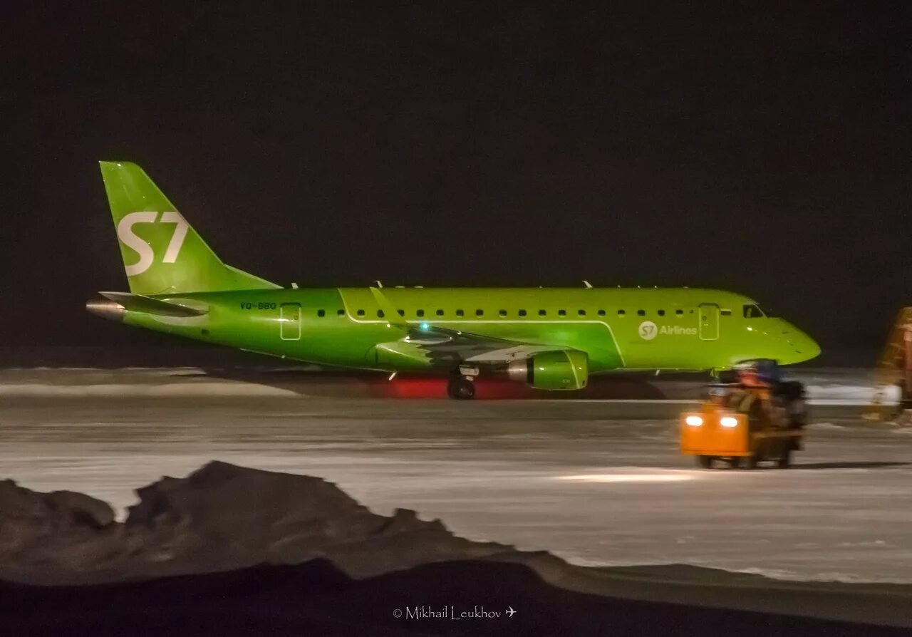 Самолет кемерово. Кемерово s7 Airlines. S7 Кемерово Новосибирск. Самолет s7. Самолёт Кемерово Новосибирск.