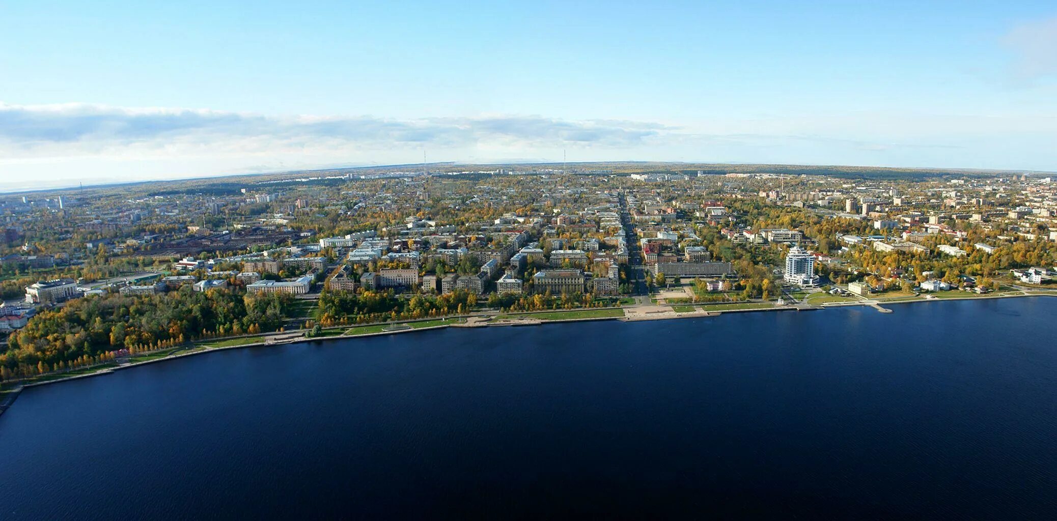 Петрозаводск сайт города. Карелия город Петрозаводск. Карелия набережная Петрозаводск Карелия. Набережная Петрозаводска с высоты. Петрозаводск вид с озера.