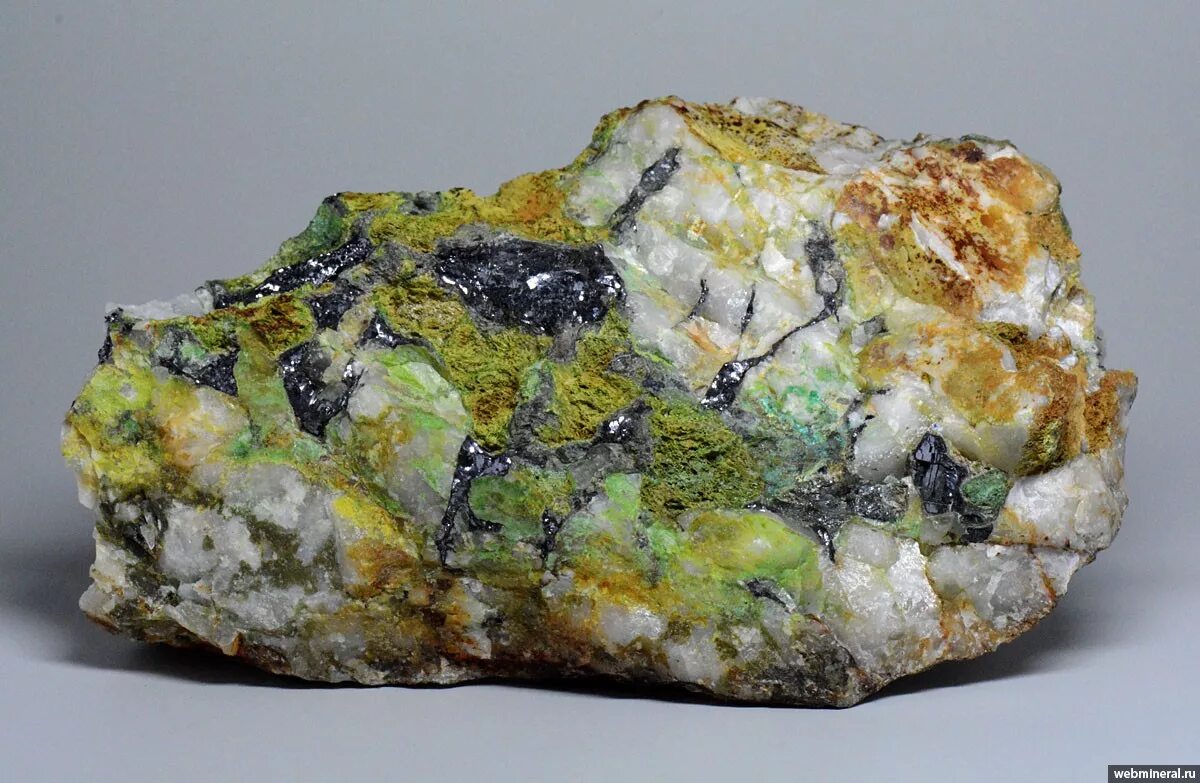 Lazulite. Увит турмалин. Ловчоррит минерал. Азуромалахит минерал. Пирит лимонит.