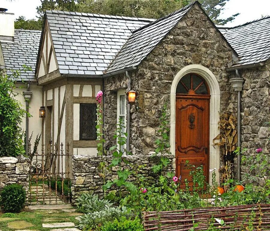 Первые дома и дачи. Сказочные домики в Кармель. "Каменные дома 136" Корсика+. Маленький каменный домик.
