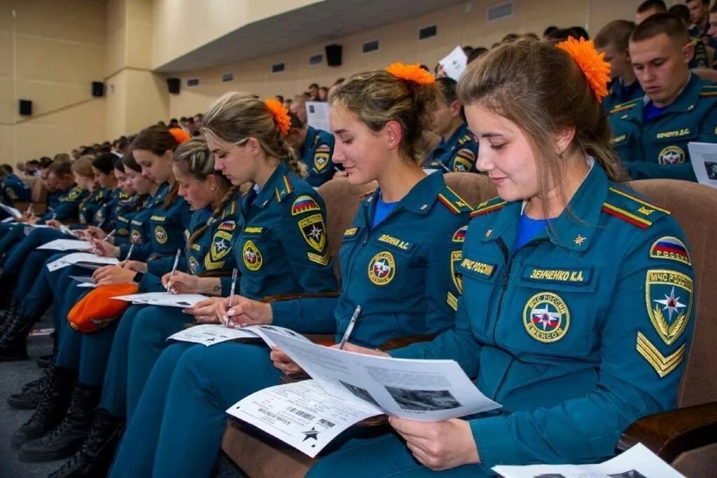 Мчс поступление после 9 класса. Академия мчс железногорск. волонтеры победы 2025. железногорск мчс академия эмблема.