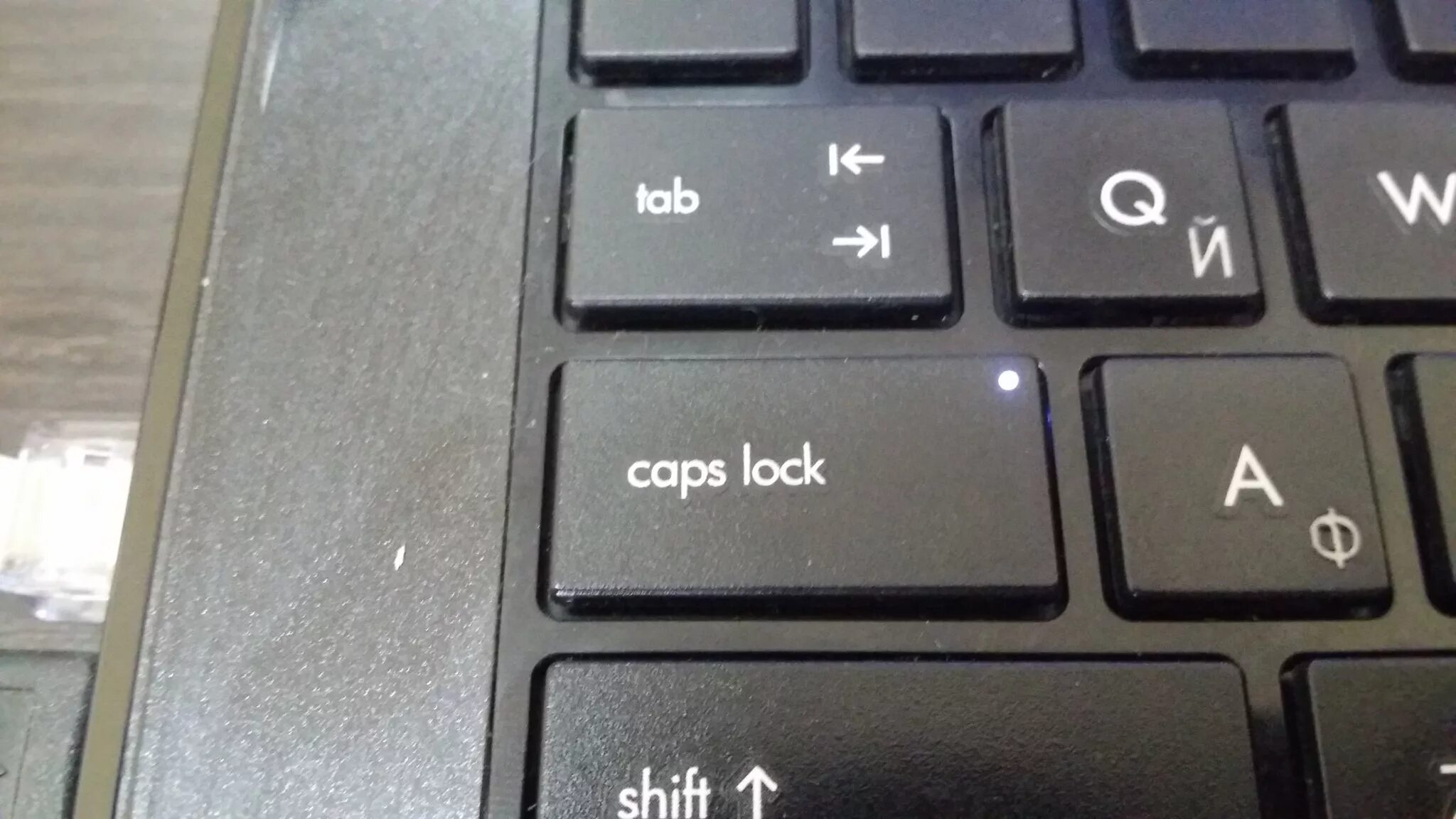 Клавиша caps Lock на клавиатуре. Кнопка капслок на клавиатуре. Кап слог что это клавиатура. Кнопка caps Lock на клавиатуре. Lock на русском языке