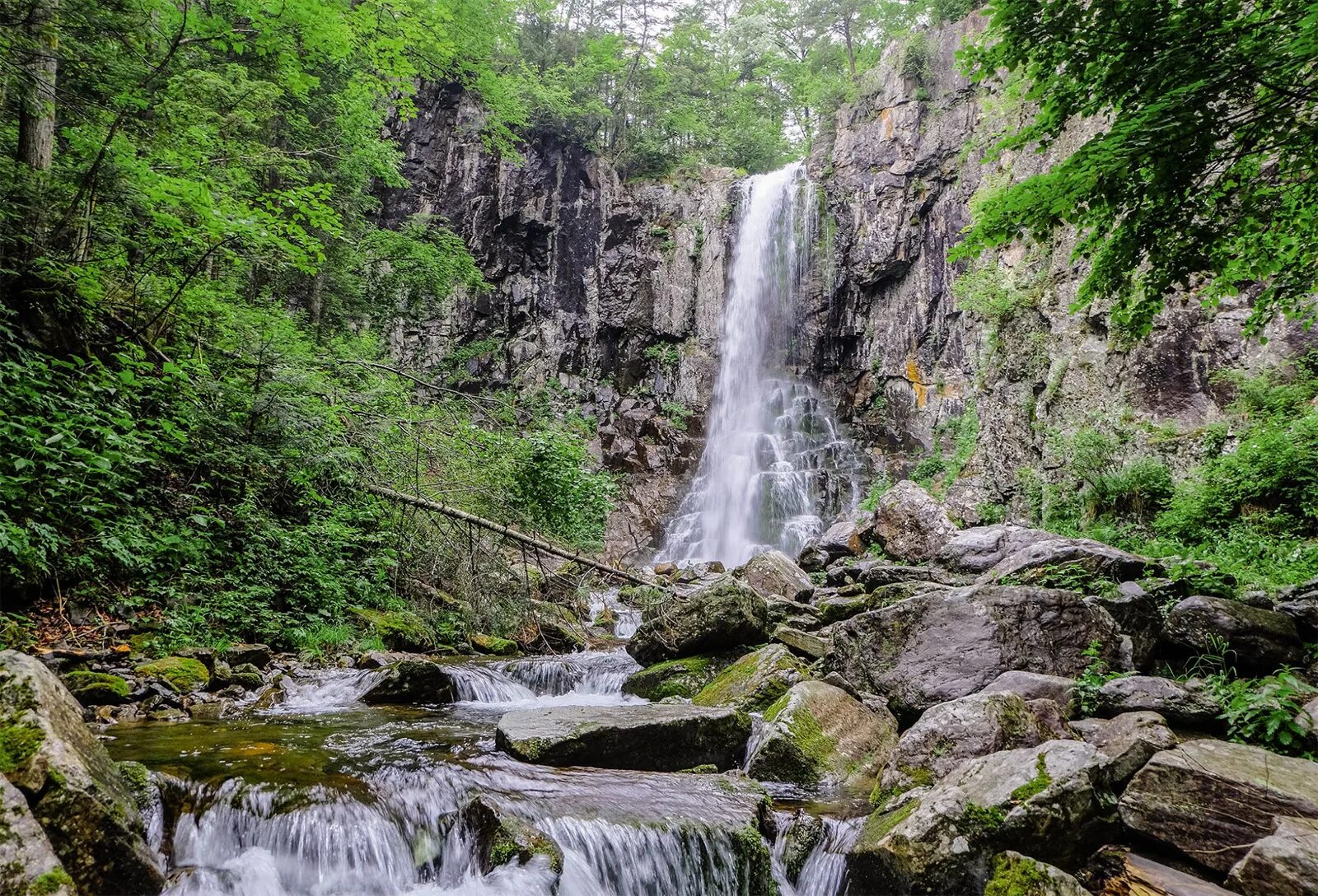 Погода беневское. Беневской водопад. Экскурсия Беневские водопады. Беневское Приморский край. Беневской водопад в Приморском крае.