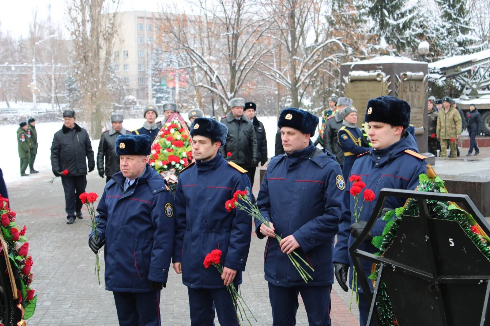 Аллея героев МЧС. Аллея героев Воронеж. Возложение венков на 9 мая. Аллея героев Борогонцы.