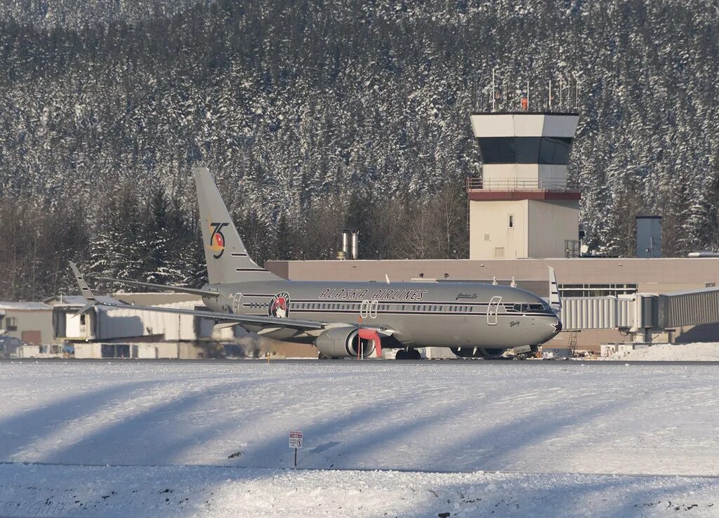 Аляска аэропорт. Анкоридж аэропорт. Аляска Airlines аэропорт. Аэродром в Аляске. Анкоридж аэропорт ВПП.