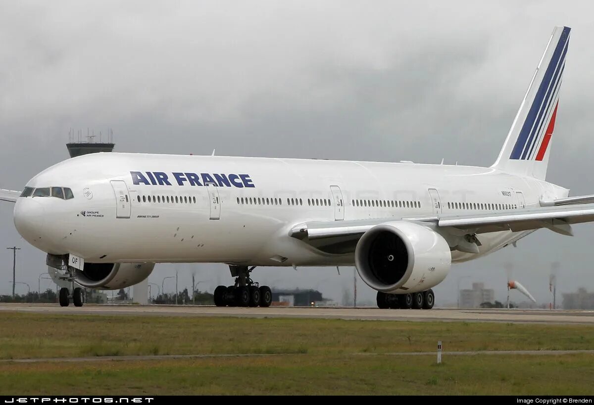 Боинг 777 в домодедово. Слушать боинг 777. Слушать боинг 777. Самолет боинг 777-300. Дальнемагистральный боинг 777.