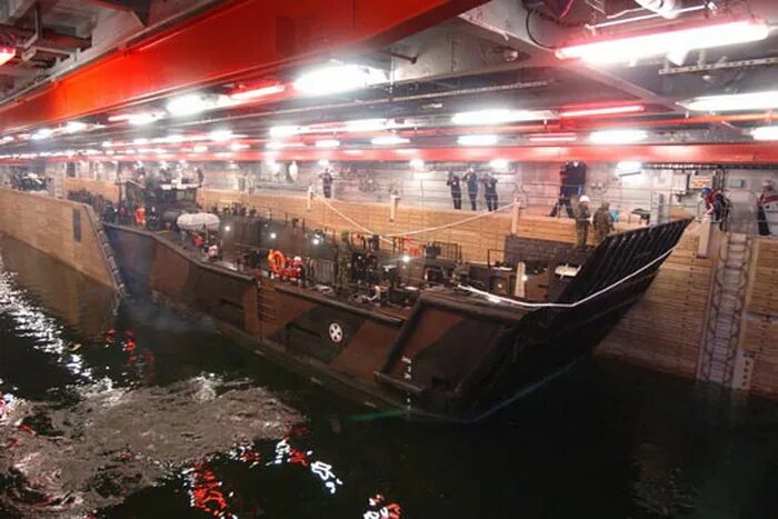 Изнутри. Баржа ресторан. Братская гэс судоподъемник. Баржа внутри. Shipyard красная корма pubg.