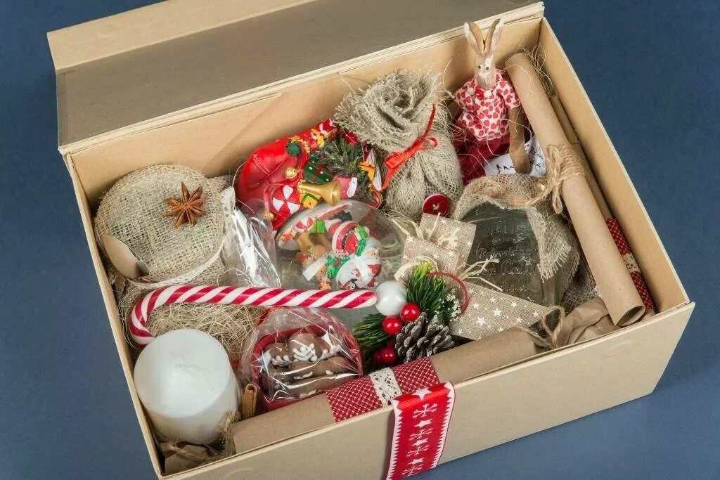 Оригинальные подарки на новый год. Новогодние подарочные наборы для мужчин. Подарок на новый год. Орехи в подарок на новый год. Новогодний набор.