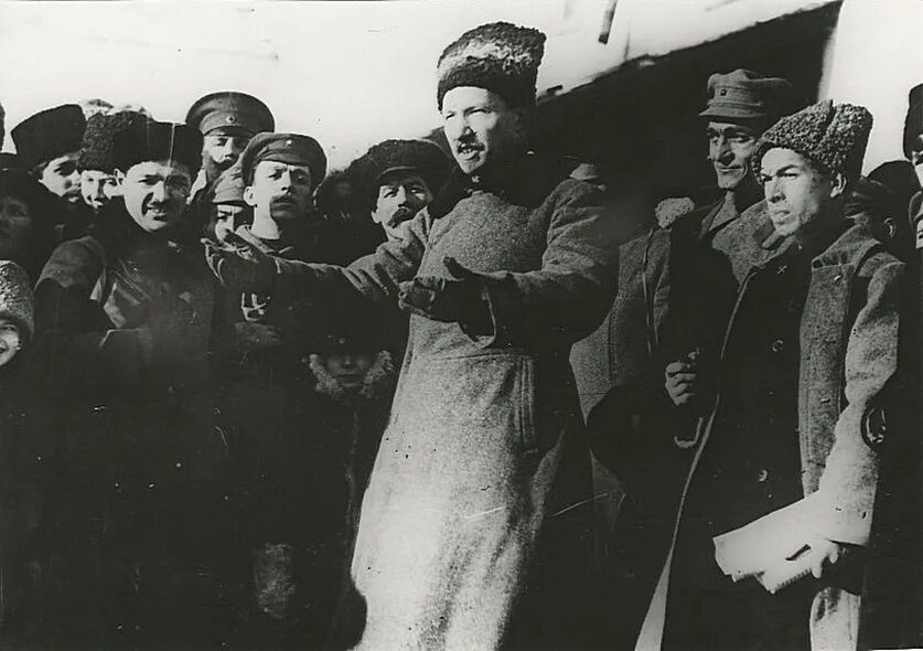 Комиссариаты 1918. Военные комиссары 1918. Красноармейцы гражданской войны.