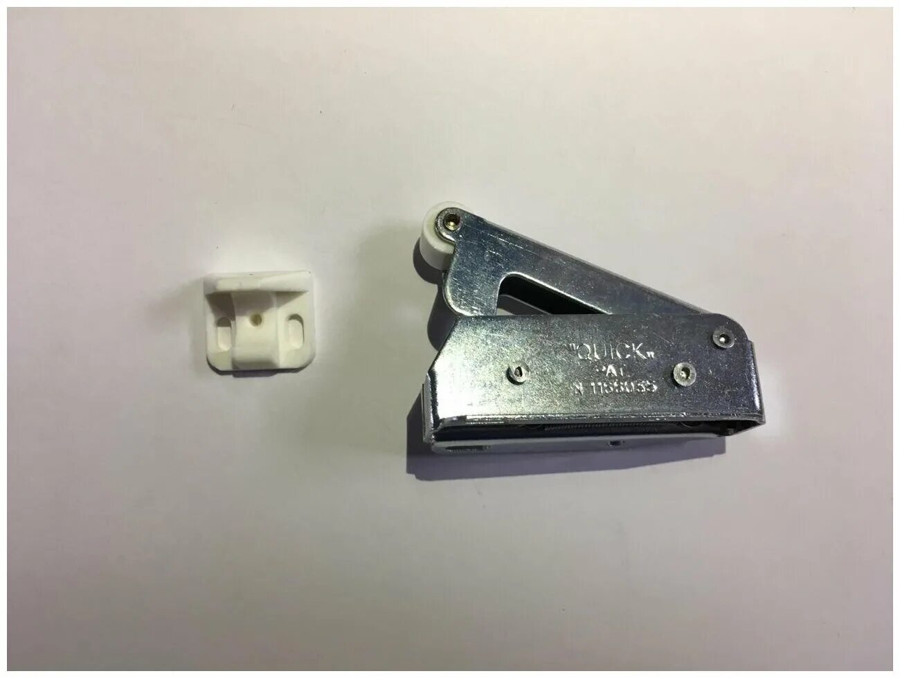 Hafele нажимная защелка для люков hafele quick. защелка-толкатель никель 3137ni. для нажимных люков защелка для люков. замок-защелка для люков ревизионных хаммер стил нажимной. замок-защелка роликовый zz-02 для ревизионных люков.