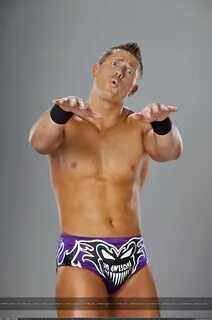 Slideshow the miz naked.