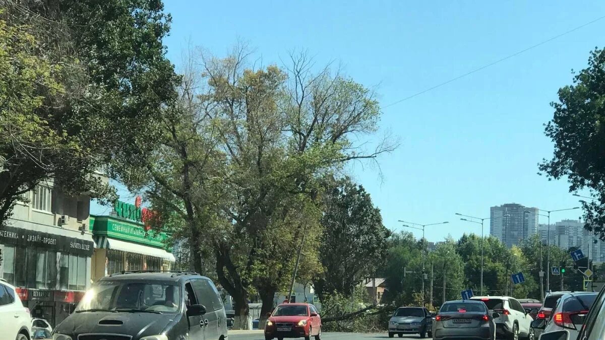 Самара 16 августа. Самара провал асфальта. Самара 16 августа. Затопление самарской набережной. Микрорайон новая самара.