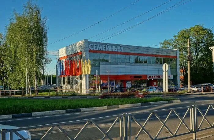 Центр семейной ярославле. Тц семейный ярославль носкова 12. тц ярославль в ярославле. старый город ярославль тц. магазин семья ярославль.