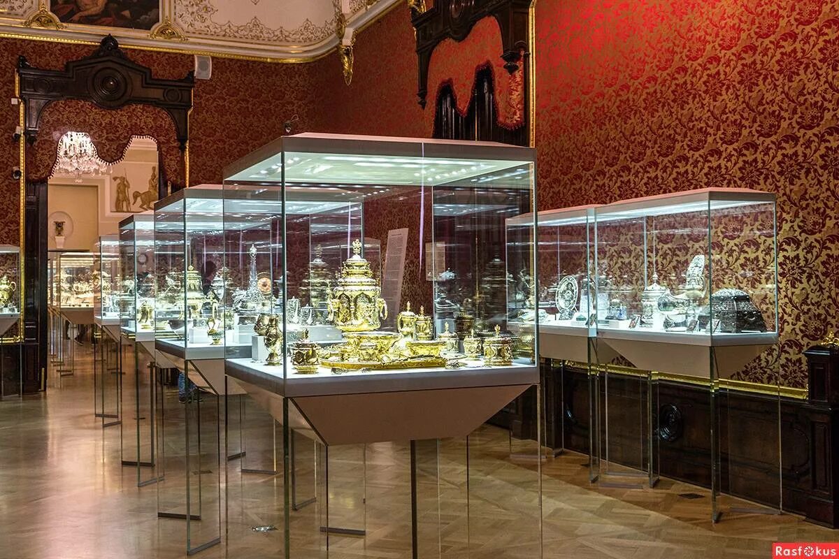 Питер зингер здание. Памятник петру плотнику на адмиралтейской набережной. Галерея мастер спб. Пётр 1 санкт-петербург. Памятник петру 1 царь-плотник петербург.