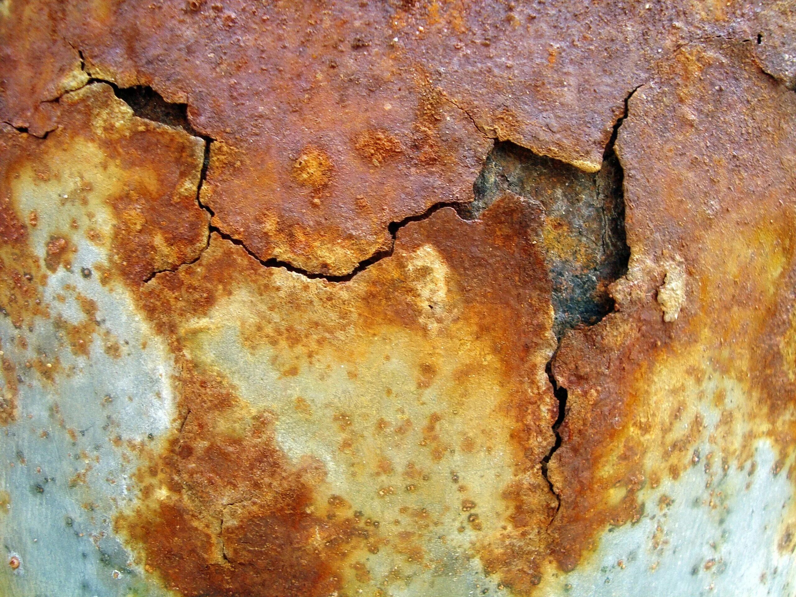 Коррозия россия. Транскристаллитная коррозия. Pitting corrosion медь. Питтинговая коррозия Шлифы. Ржавчина на металле.