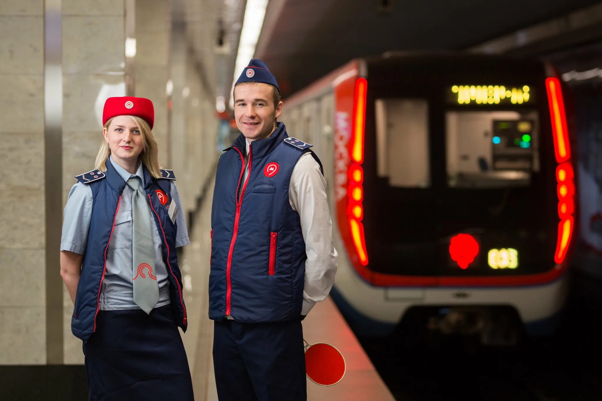 Персонал московского метрополитена. ГУП Московский метрополитен работники машинисты. Форма машиниста Московского метро. Форма машинист мосметро. Форма машиниста Московского метрополитена.