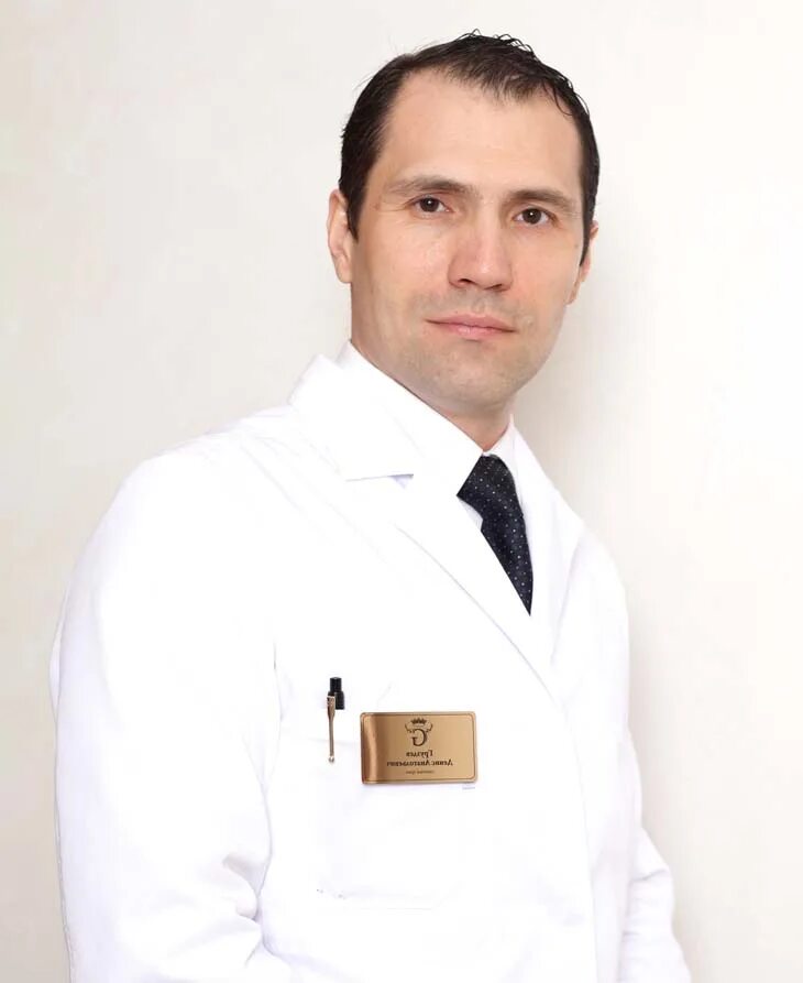 Денис груздев косметолог. Дмитрий дмитриевич груздев. Груздев косметология. Клиника доктора груздева косметология. Клиника доктора груздева.