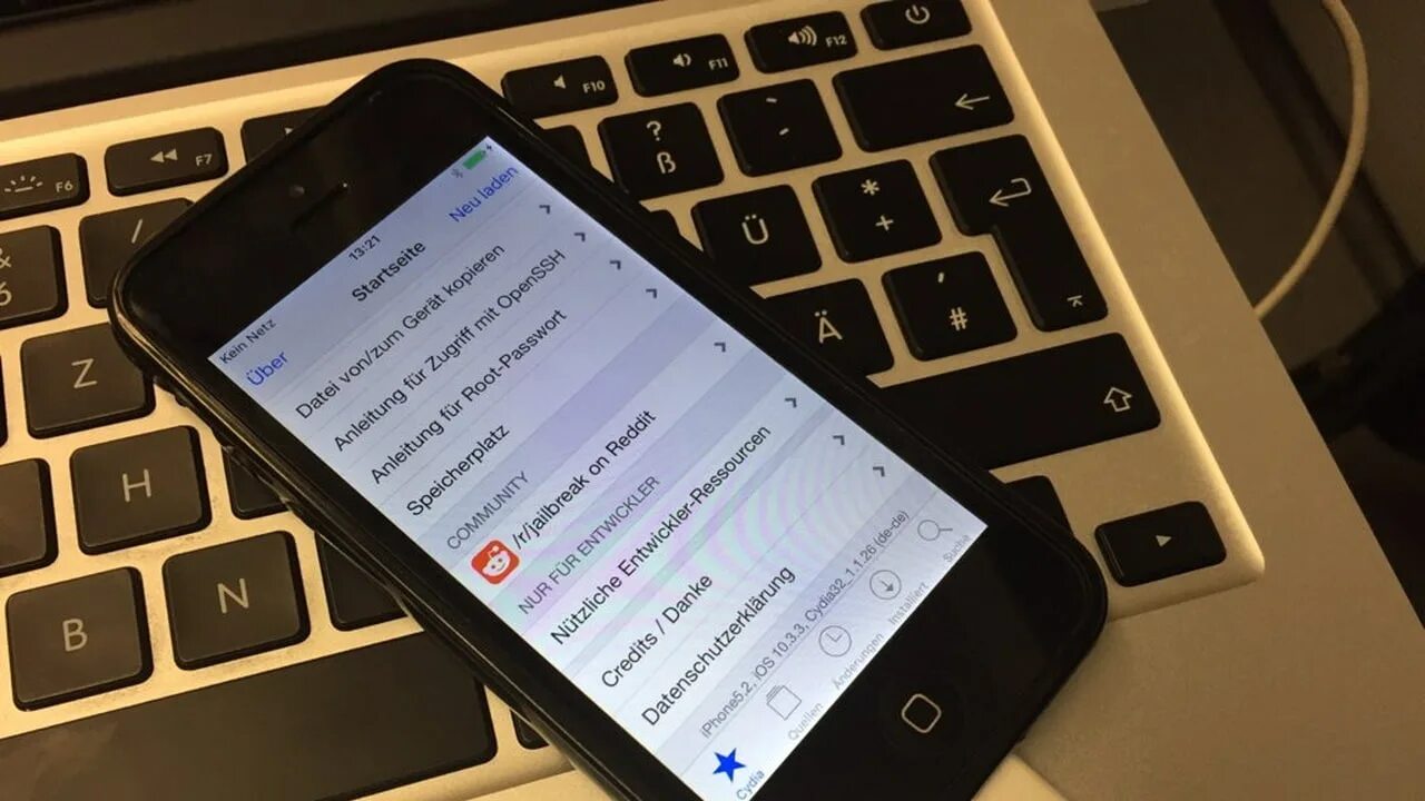 Jailbreak ipad 3. Джейлбрейк на айфон. jailbreak спаситель айфон. айфон 14 картинки. tihmstar.